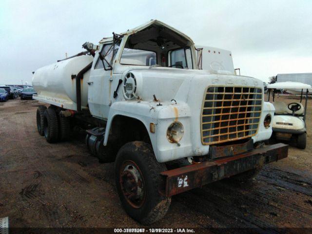  Salvage Ford 8000 Truck