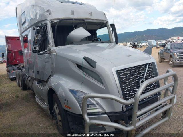  Salvage Volvo Vnl