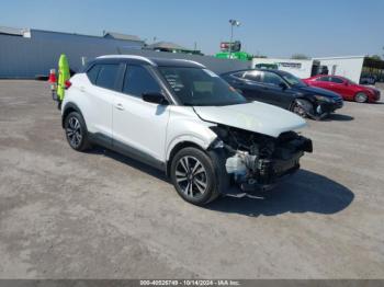  Salvage Nissan Kicks