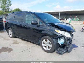  Salvage Toyota Sienna