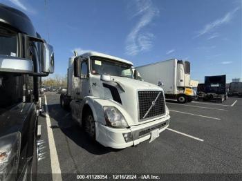  Salvage Volvo Vnl