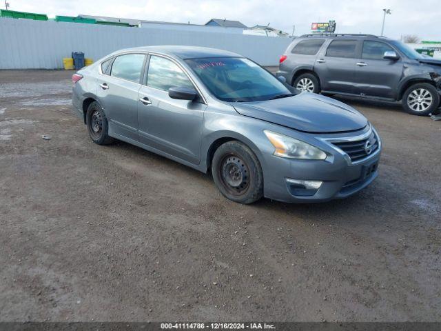  Salvage Nissan Altima