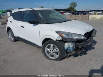  Salvage Nissan Kicks