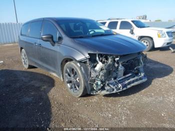  Salvage Chrysler Pacifica