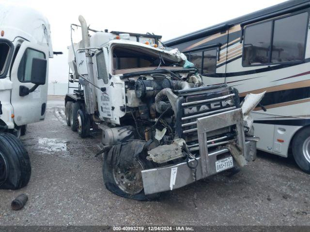  Salvage Mack Cv713