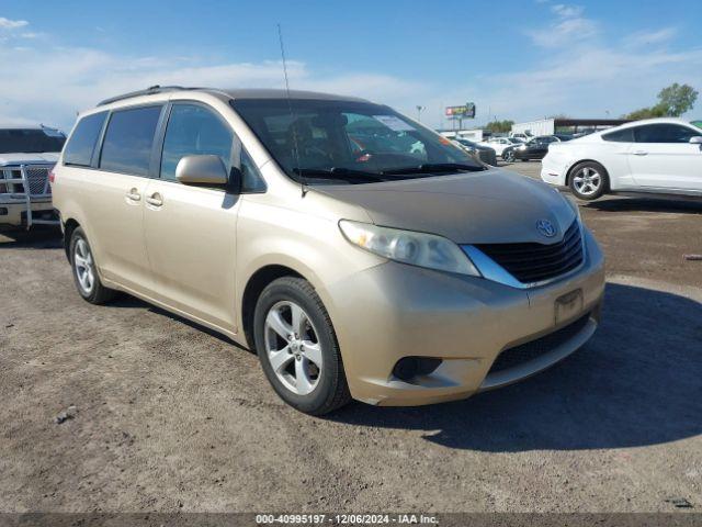  Salvage Toyota Sienna