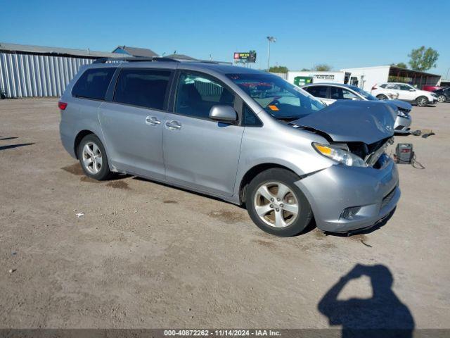  Salvage Toyota Sienna