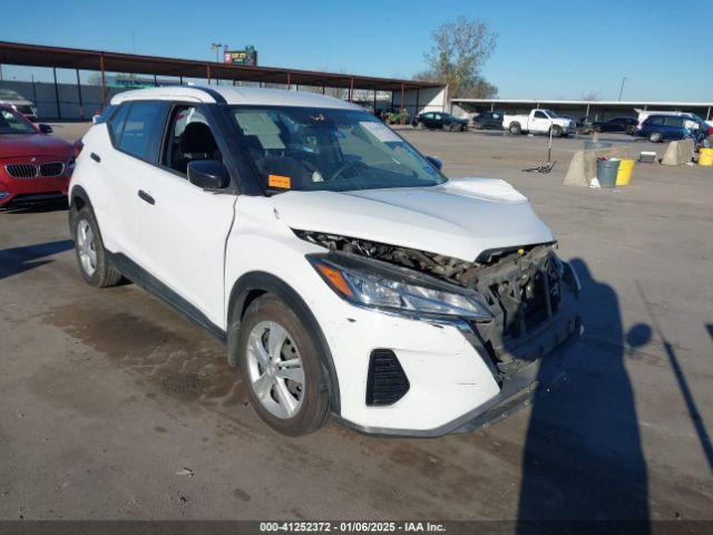  Salvage Nissan Kicks