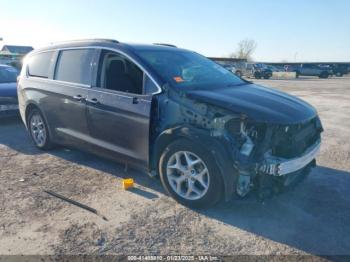  Salvage Chrysler Pacifica