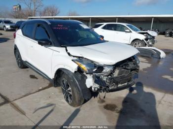  Salvage Nissan Kicks