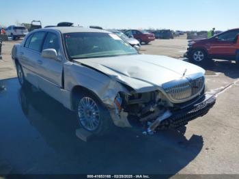  Salvage Lincoln Towncar