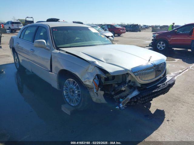  Salvage Lincoln Towncar