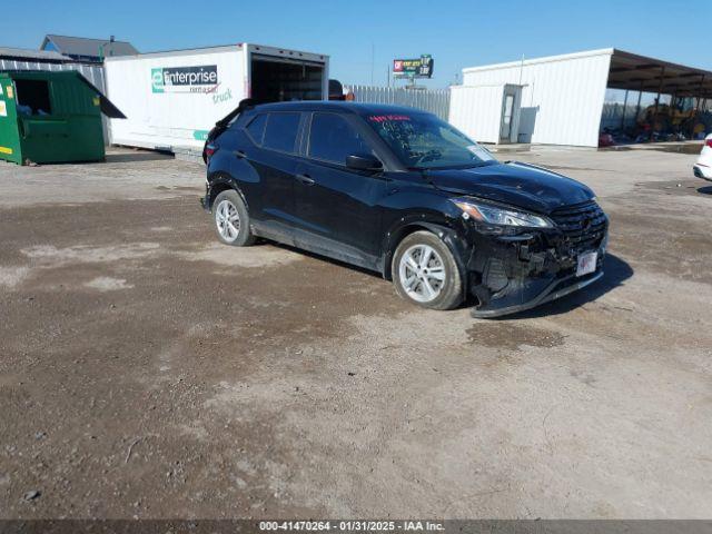  Salvage Nissan Kicks