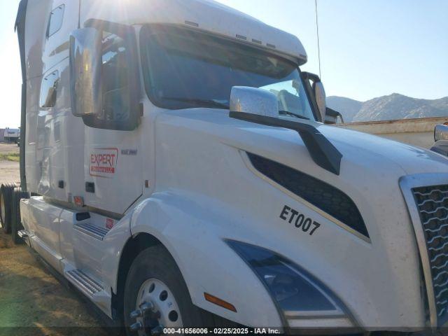  Salvage Volvo Vnl