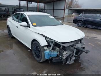  Salvage Nissan Altima