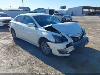  Salvage Nissan Altima