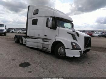  Salvage Volvo Vn