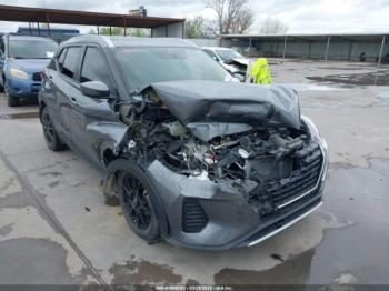  Salvage Nissan Kicks