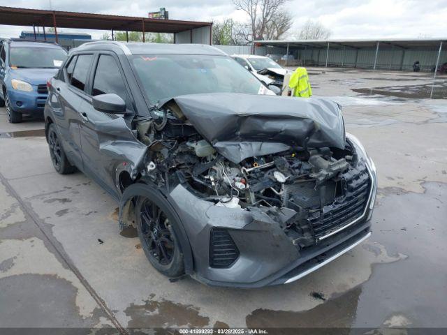  Salvage Nissan Kicks