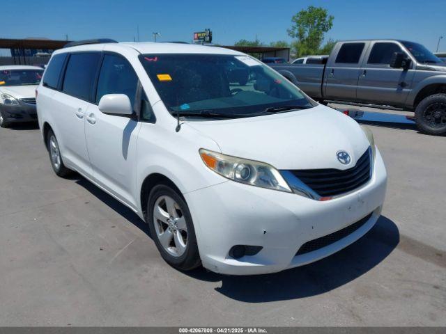  Salvage Toyota Sienna