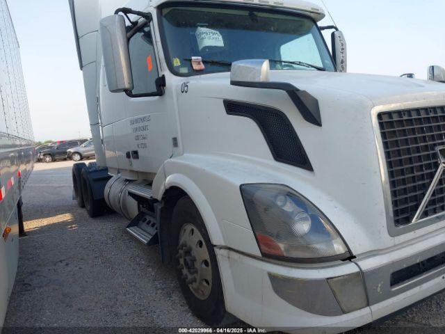  Salvage Volvo Vnl