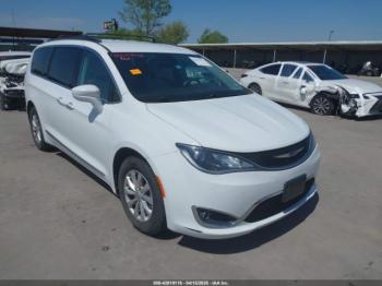  Salvage Chrysler Pacifica
