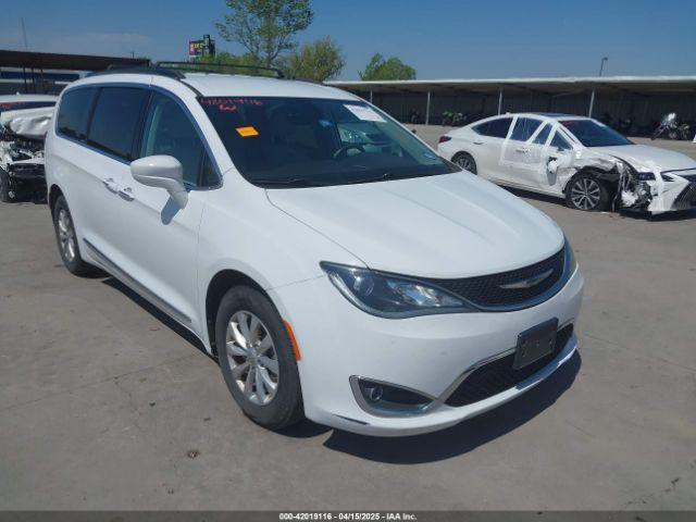  Salvage Chrysler Pacifica