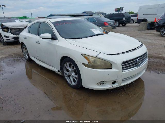  Salvage Nissan Maxima