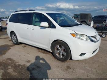  Salvage Toyota Sienna