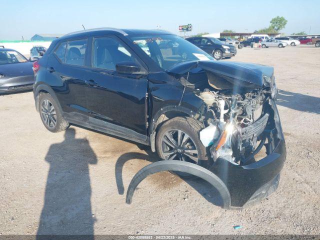  Salvage Nissan Kicks