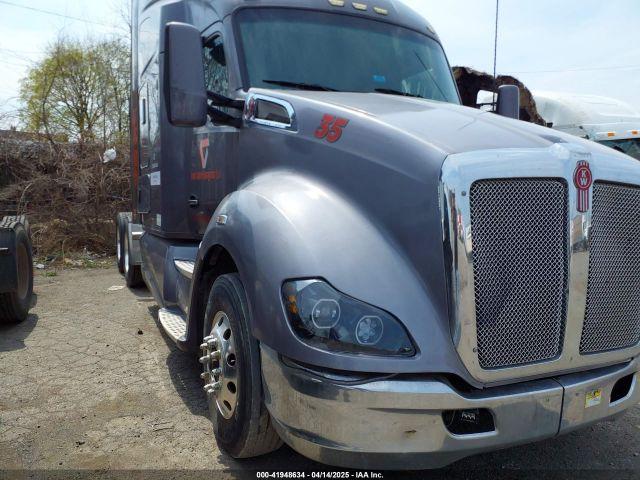  Salvage Kenworth T680