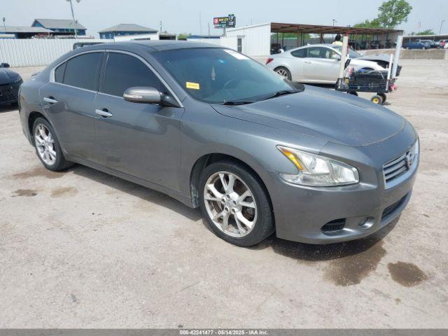  Salvage Nissan Maxima
