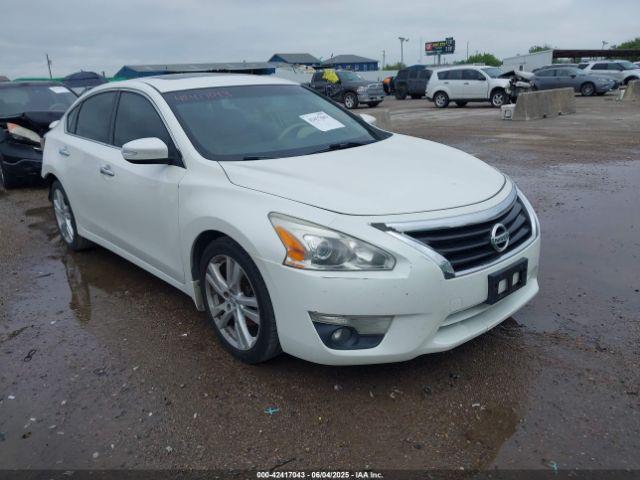  Salvage Nissan Altima