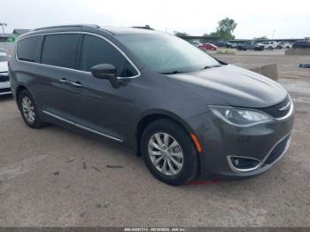  Salvage Chrysler Pacifica