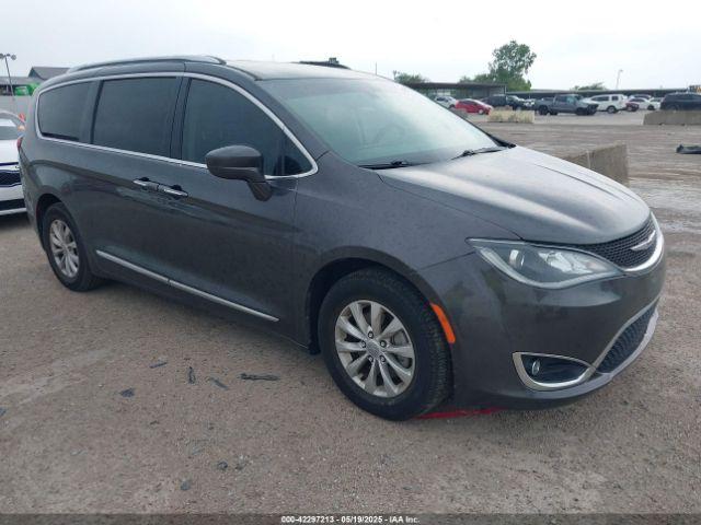  Salvage Chrysler Pacifica