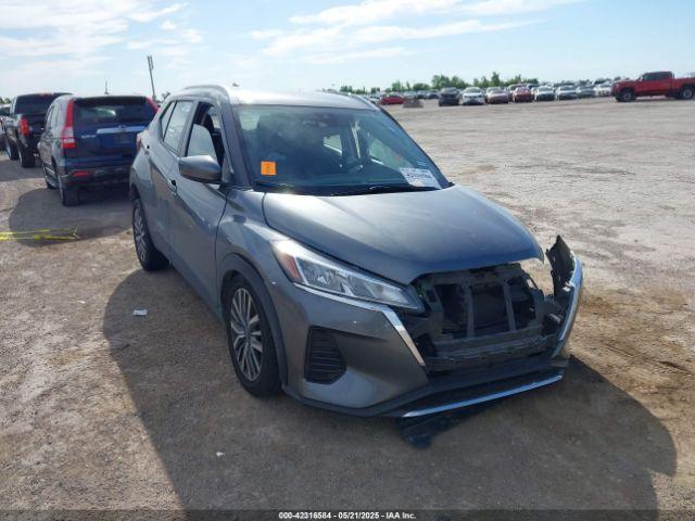  Salvage Nissan Kicks