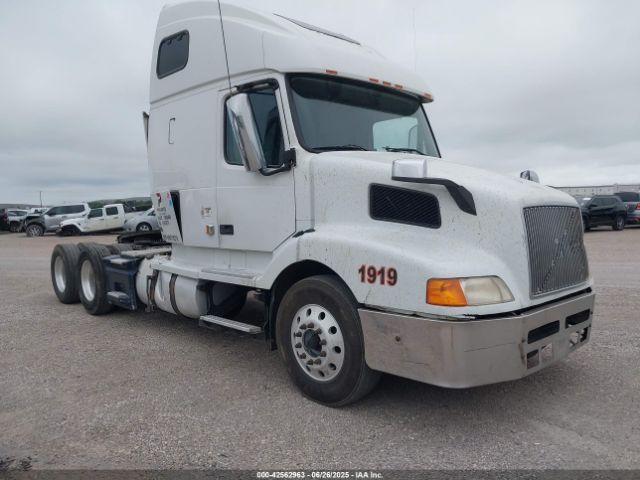  Salvage Volvo Vn