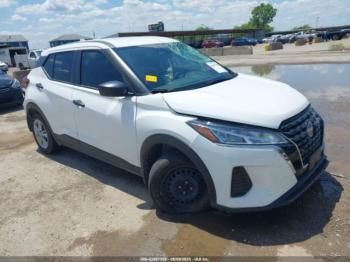  Salvage Nissan Kicks