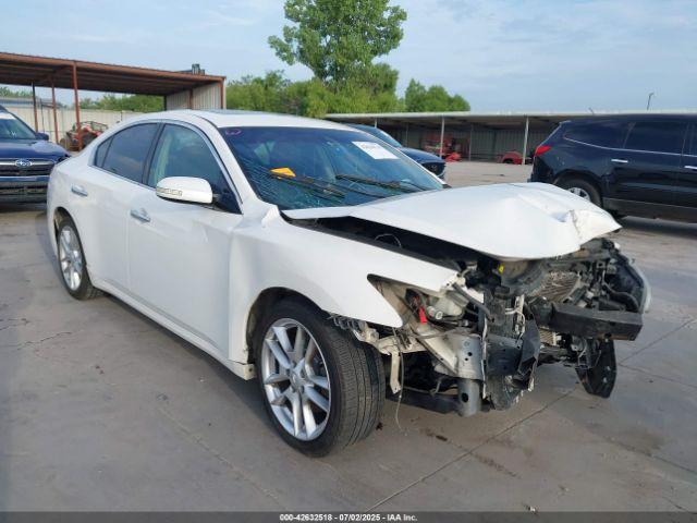  Salvage Nissan Maxima