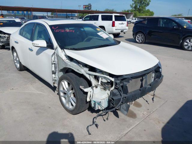  Salvage Nissan Maxima
