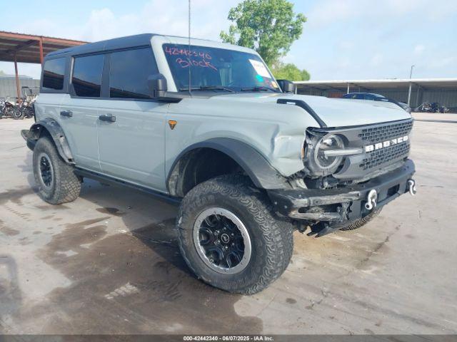  Salvage Ford Bronco