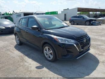  Salvage Nissan Kicks