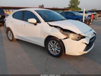  Salvage Toyota Yaris