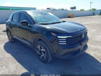  Salvage Nissan Kicks
