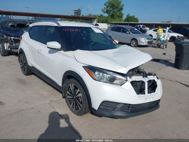  Salvage Nissan Kicks