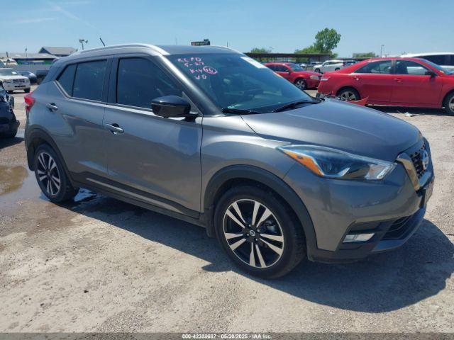  Salvage Nissan Kicks
