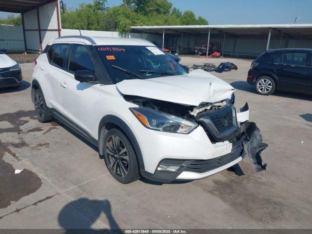  Salvage Nissan Kicks