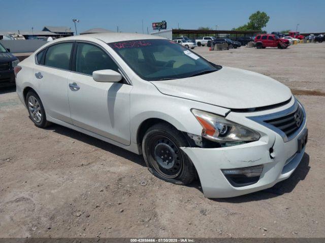 Salvage Nissan Altima
