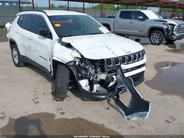  Salvage Jeep Compass