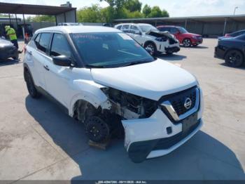  Salvage Nissan Kicks